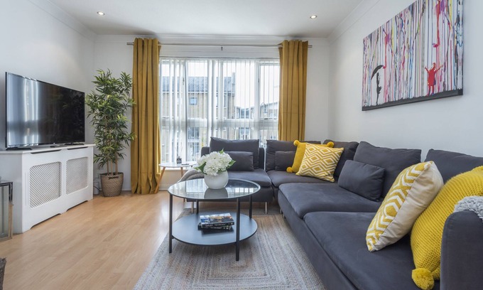 Bow Casa | 2 Bed Town House With Garden in Hackney, London