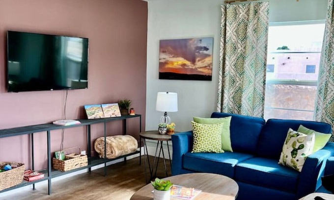 Las Cruces Casa | 2 bed with W/D, pets ok, 5 min to Farmers Market