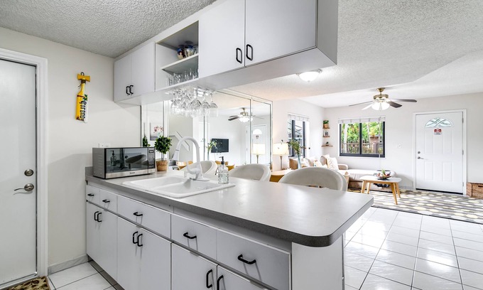 Coral Terrace Casa | 2 Bed2 Bath House with Backyard Jacuzzi