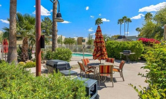 Fashion Square Condominio | 2 Bedrm Condo in Heart of Old Town