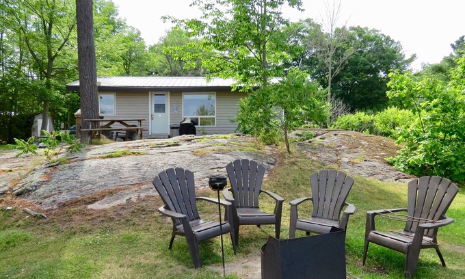 Port Severn Cabaña | 2 BEDRM WATERFRONT COTTAGE, CANOE, KAYAKS, WIFI
