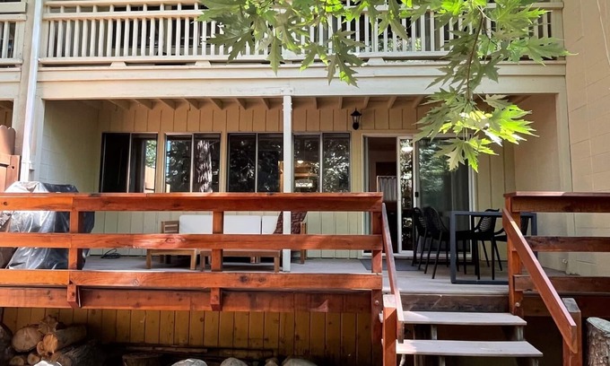 Lake Forest Apartamento | 2 Bedroom 1.5 bath rental in Tahoe City WiFi, XC Ski resort, boat launch nearby