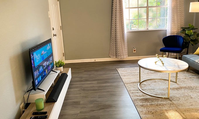 Knoxville Apartamento | 2 bedroom/1 bath apartment. Top floor. 10 minutes from downtown Knoxville, TN.