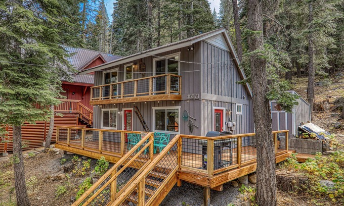 Truckee Cabina | 2 bedroom, 1 bath, sleeps 4. West End of Donner Lake: DLR#031