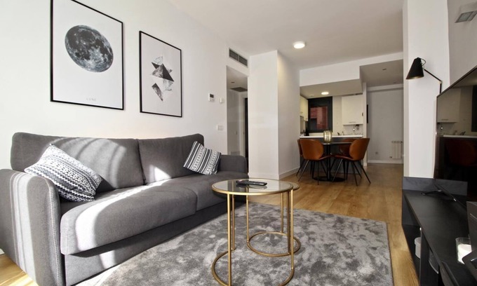 Adelfas Apartamento | Increíble apartamento de 2 dormitorios en Atocha con piscina