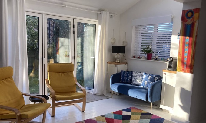 Andover Casa | 2 bedroom, 1 office space home in Andover - walking distance to town