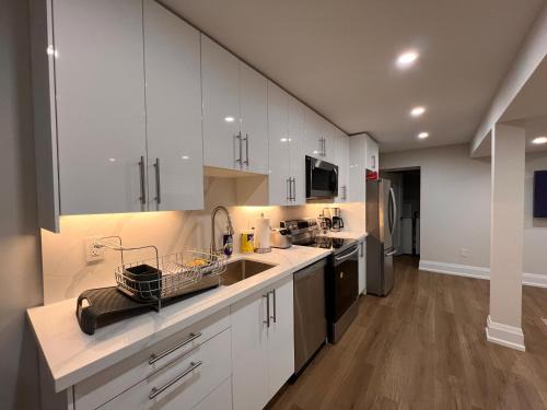Richmond Hill Apartamento | 2 Bedroom 1 Parking Basement Unit