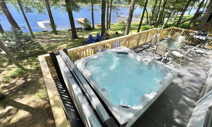 Branch Cabaña | 2 Bedroom 1.5 Bath Lake Front Cottage With Dock/Hot Tub/Kayaks