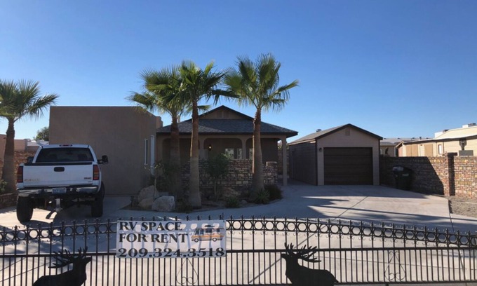 Yuma County Casa | 2 bedroom/2 bath Home with RV space and Casita
