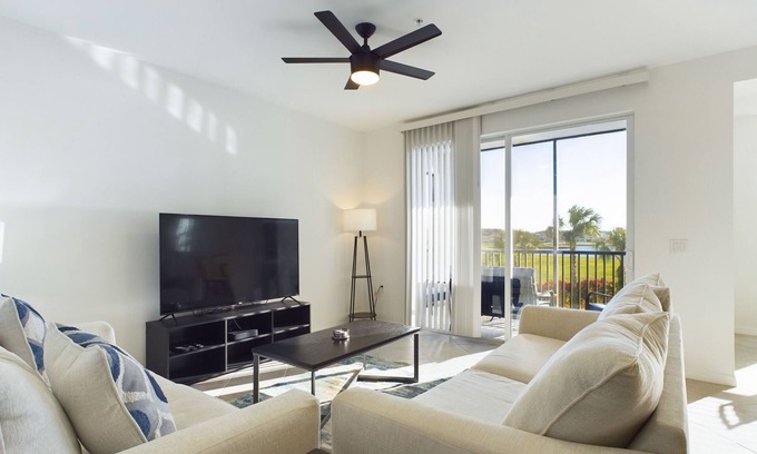 Immokalee Condominio | 2-bedroom, 2-bath LUX condo with Golf, Spa, Pool, Hot tub + more