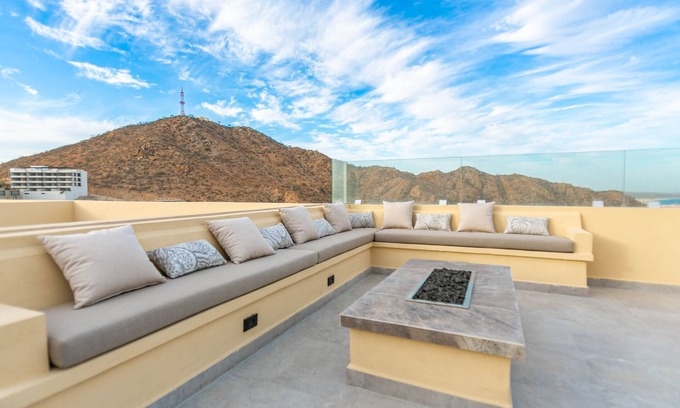 Libertad Apartamento | 2 Bedroom | 2 Bathroom w/ Large Roof Top