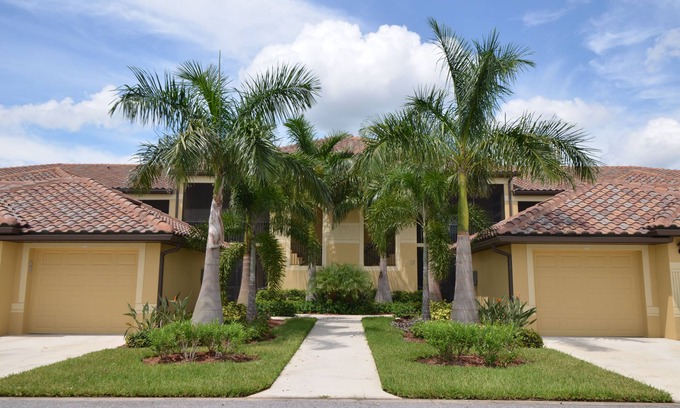 Bradenton Condominio | 2 Dormitorios 2 baños más Den Veranda Condo