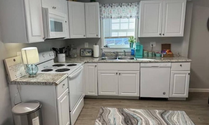 Covington Casa | 2 bedroom/2 bath Short walk to the square