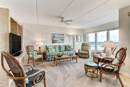 Ocean Cay Casa | 2 Bedroom/2 Bath, 3rd floor Oceanfront condo sleeps 6. Oceanfront deck and pool.