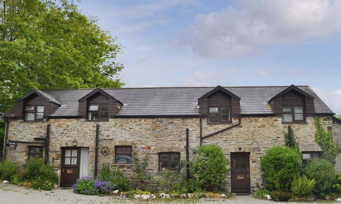 Saint Ann's Chapel Cabaña | 2 bedroom accommodation in Dunterton, near Tavistock