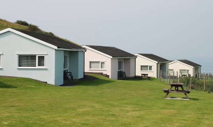 Aberaeron Chalet De Esquí | 2 bedroom accommodation in Gilfach-Yr-Halen