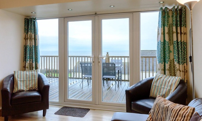 Aberaeron Chalet De Esquí | 2 bedroom accommodation in Gilfach-Yr-Halen