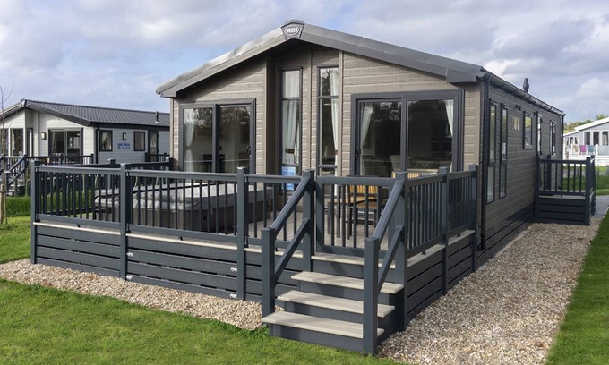 Clyst St Mary Cabina | 2 bedroom accommodation in Clyst St Mary, Nr Exeter