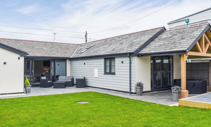 Overton-on-dee Cabaña | 2 bedroom accommodation in Eyton Wrexham