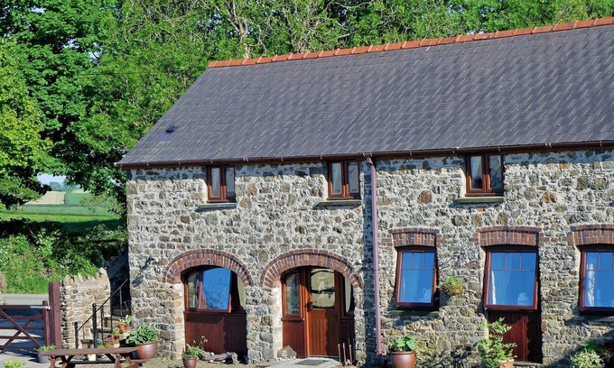 Haverfordwest Cabaña | 2 bedroom accommodation in Haverfordwest, near Narberth