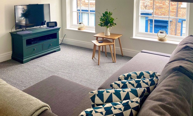 Much Wenlock Cabaña | 2 bedroom accommodation in Much Wenlock, near Telford