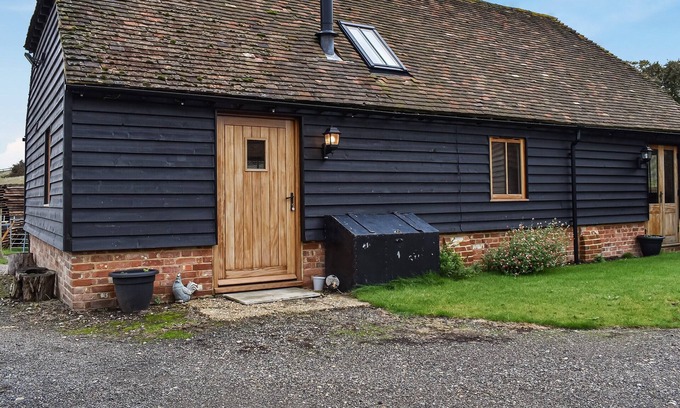 Patrixbourne Cabaña | 2 bedroom accommodation in Pett Bottom, near Canterbury