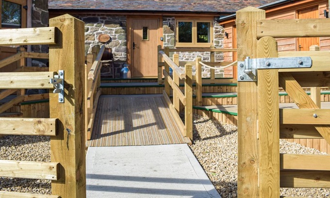 Acton Scott Cabaña | 2 bedroom accommodation in Hamperley, near Church Stretton