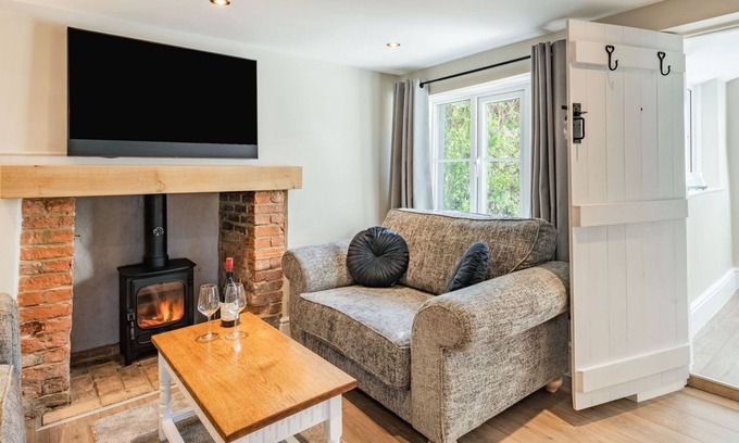 King's Lynn Cabaña | 2 bedroom accommodation in Gayton, near King’s Lynn