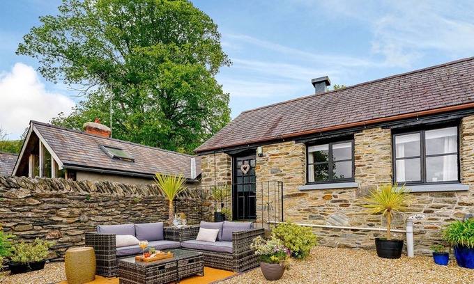 Eglwys-fach Cabaña | 2 bedroom accommodation in Furnace, near Machynlleth