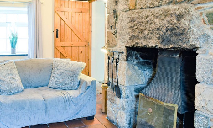 Brynrefail Cabaña | 2 bedroom accommodation in Bethel, near Snowdon