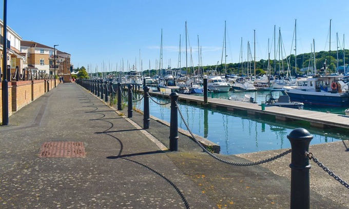 East Cowes Cabaña | 2 bedroom accommodation in East Cowes