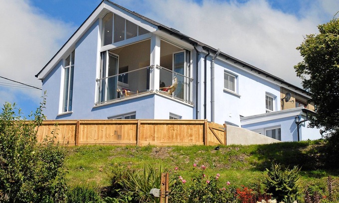 Fishguard Cabaña | 2 bedroom accommodation in Llanychaer