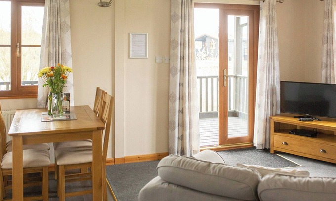 Hinton Chalet De Esquí | 2 bedroom accommodation in Darsham, Nr Southwold