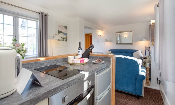 Stoke Fleming Cabaña | 2 bedroom accommodation in Stoke Fleming, near Dartmouth