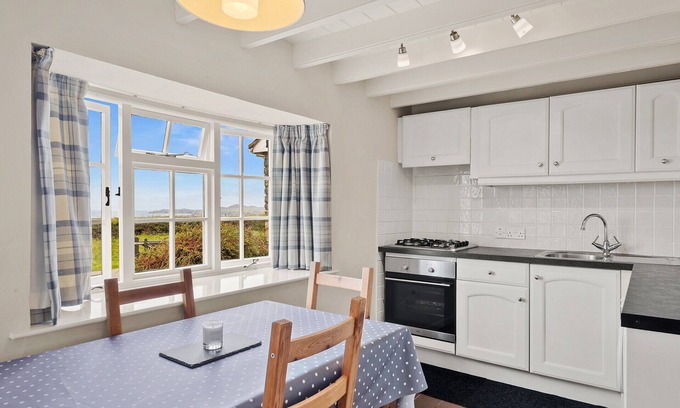 Llanrhian Cabaña | 2 bedroom accommodation in Nr. Trefin