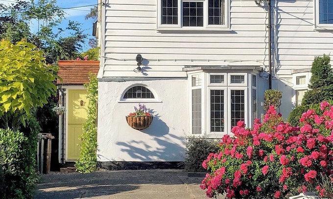 Wittersham Cabaña | Beautiful English cottage in the countryside yet close to the beach and other large towns/villages.