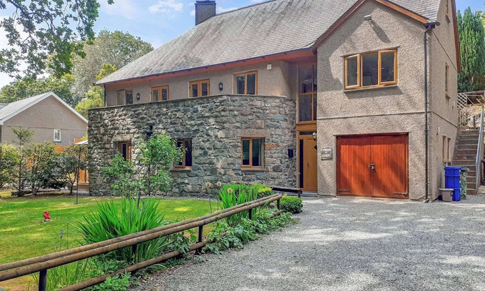 Llanbedr Cabaña | 2 bedroom accommodation in Llanbedr