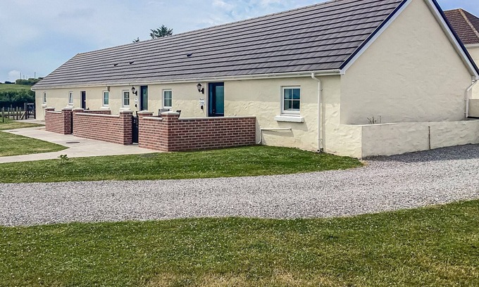 Whitland Cabaña | 2 bedroom accommodation in Pembrokeshire