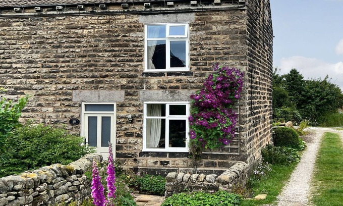 Ashover Cabaña | 2 bedroom accommodation in Alton, near Chesterfield