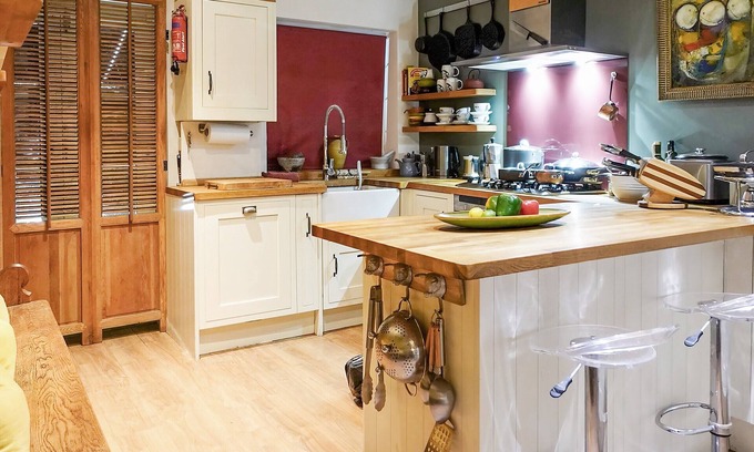 Swanley Cabaña | 2 bedroom accommodation in Crockenhill, near Swanley