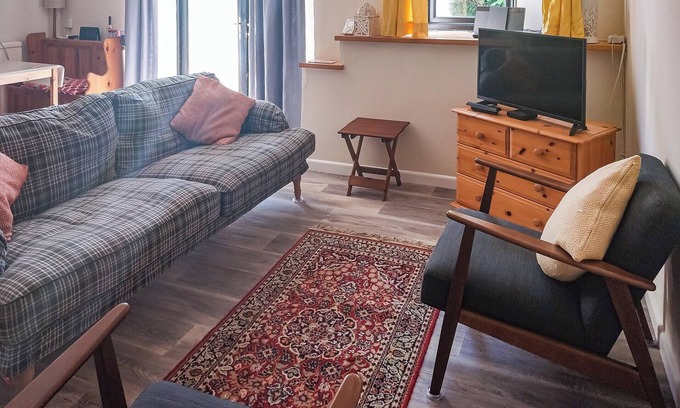 Bicton Cabaña | 2 bedroom accommodation in Colaton Raleigh, near Sidmouth