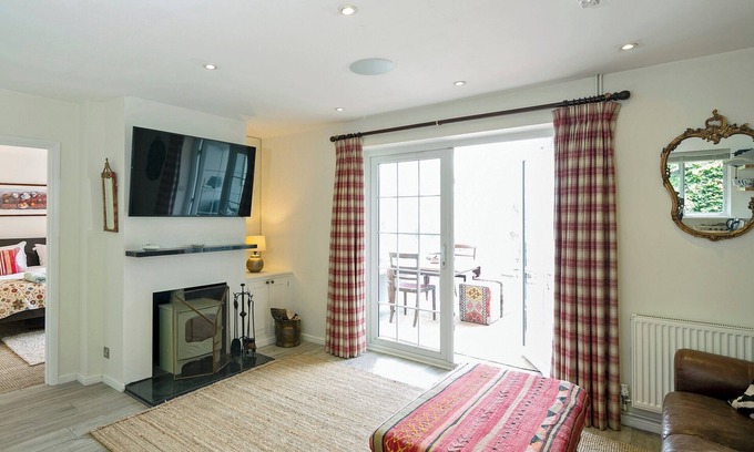 Chilworth Cabaña | 2 bedroom accommodation in Guildford