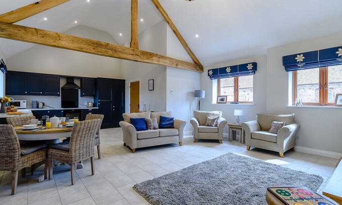 Newark Cabaña | 2 bedroom accommodation in East Stoke, near Newark