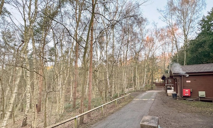 Edwinstowe Cabina | 2 bedroom accommodation in Sherwood Forest, Rufford