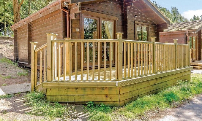 Edwinstowe Cabina | 2 bedroom accommodation in Sherwood Forest, Rufford