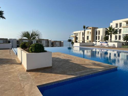 Plage des Nations Apartamento | 2 bedroom apartment with sea view and private pool