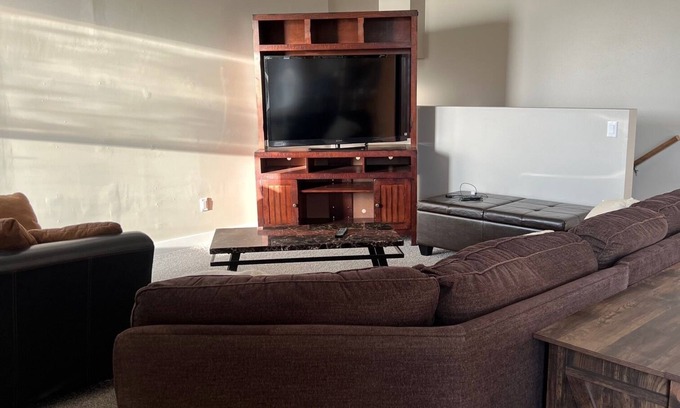 Berlin Apartamento | 2-bedroom apartment w/WiFi in Downtown Berlin Above a Coffee Shop!