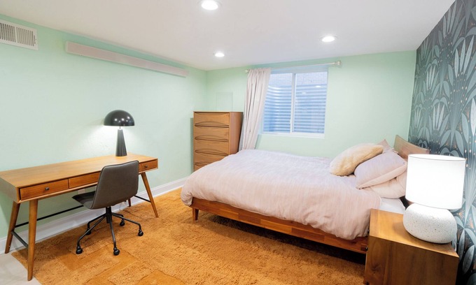 Lander Apartamento | 2-Bedroom Apartment with Backyard in Lander