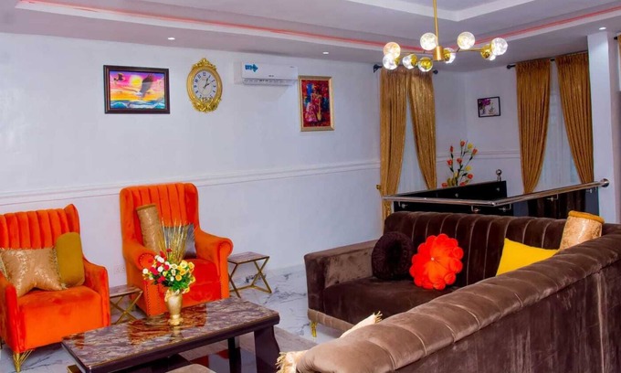 Alimosho Apartamento | 2 bedroom apt with all m amenities, Solar Electricity for basic Electronics..