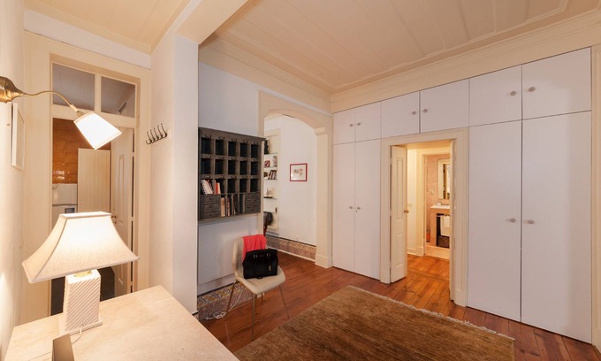 Sao Jose Apartamento | 2 BEDROOM APT WITH PATIO NEXT TO LIBERDADE AVENUE
